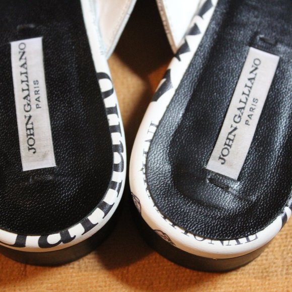 John Galliano newspaper print leather graphic black/white slides made in Italy - Picture 11 of 16